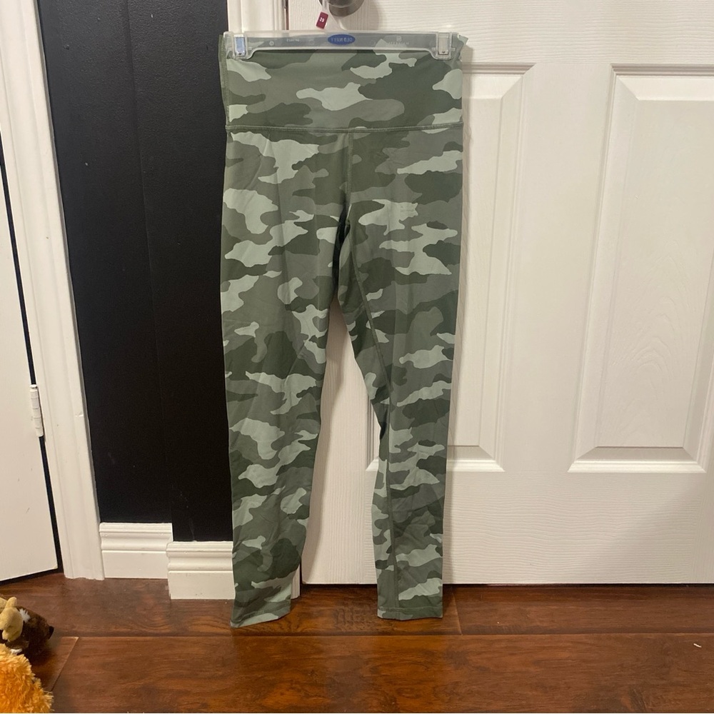 Aerie women’s Green Camouflage Leggings